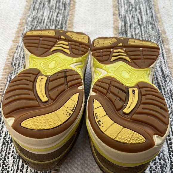 Vionic 23Walk Walker Suede Sneakers. Women’s Size 8. - Picture 7 of 10